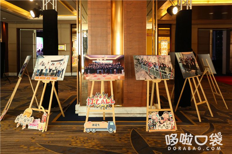 企業(yè)畫架展示