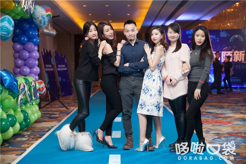 那個男的你走開,讓我來 那個男的你走開,讓我來