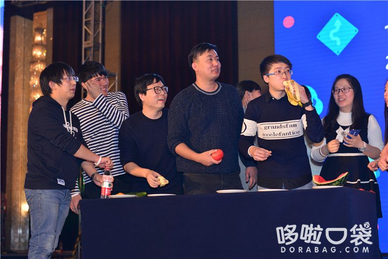 吃瓜群眾在比賽 吃瓜群眾在比賽
